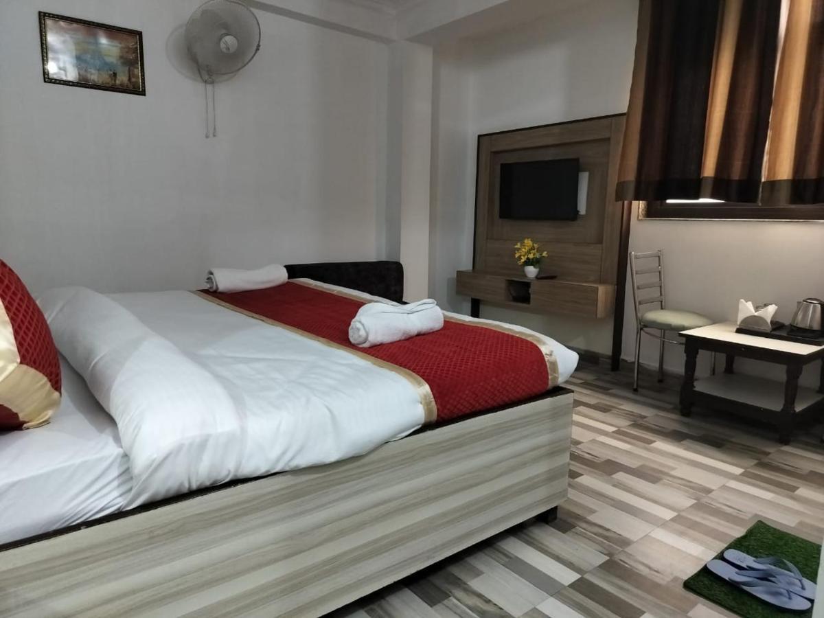 Hotel Clink New Delhi Airport Exterior photo